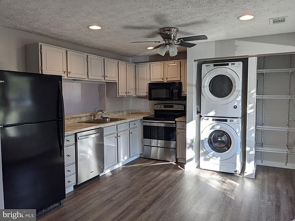 3rd image of 120 Sandalwood Ct