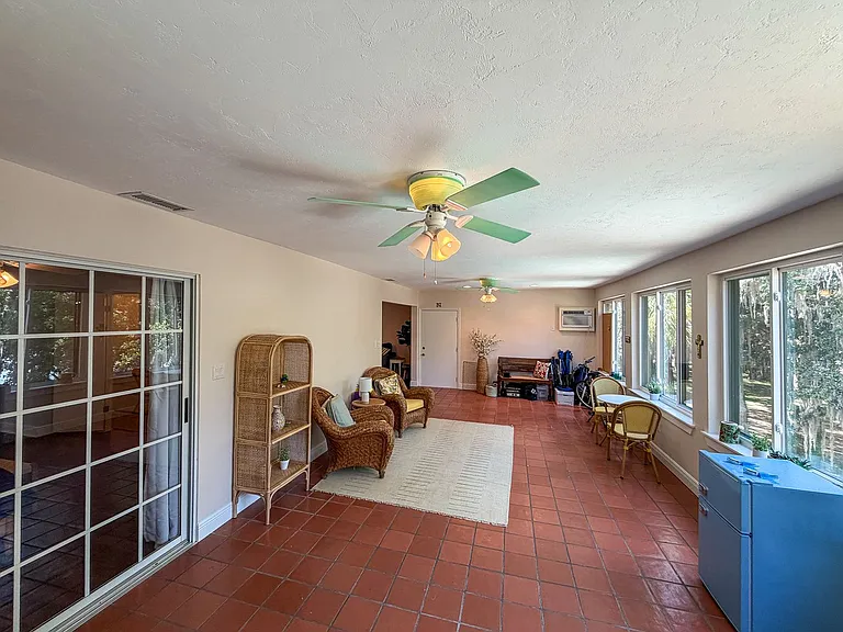 2728 SW 14th Dr — Photo 10