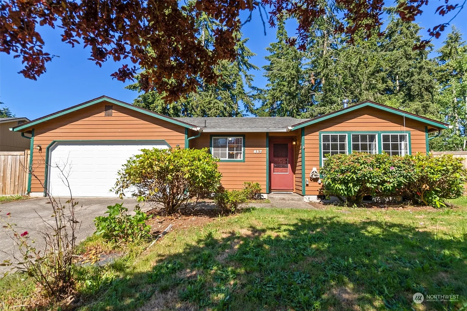 617 Hawks Glen Drive SE photo 1