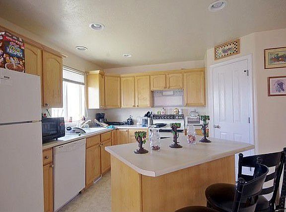 3rd image of 3942 S Vermont Ct
