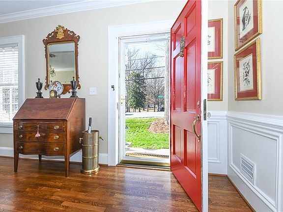 5th image of 1848 N Elm St