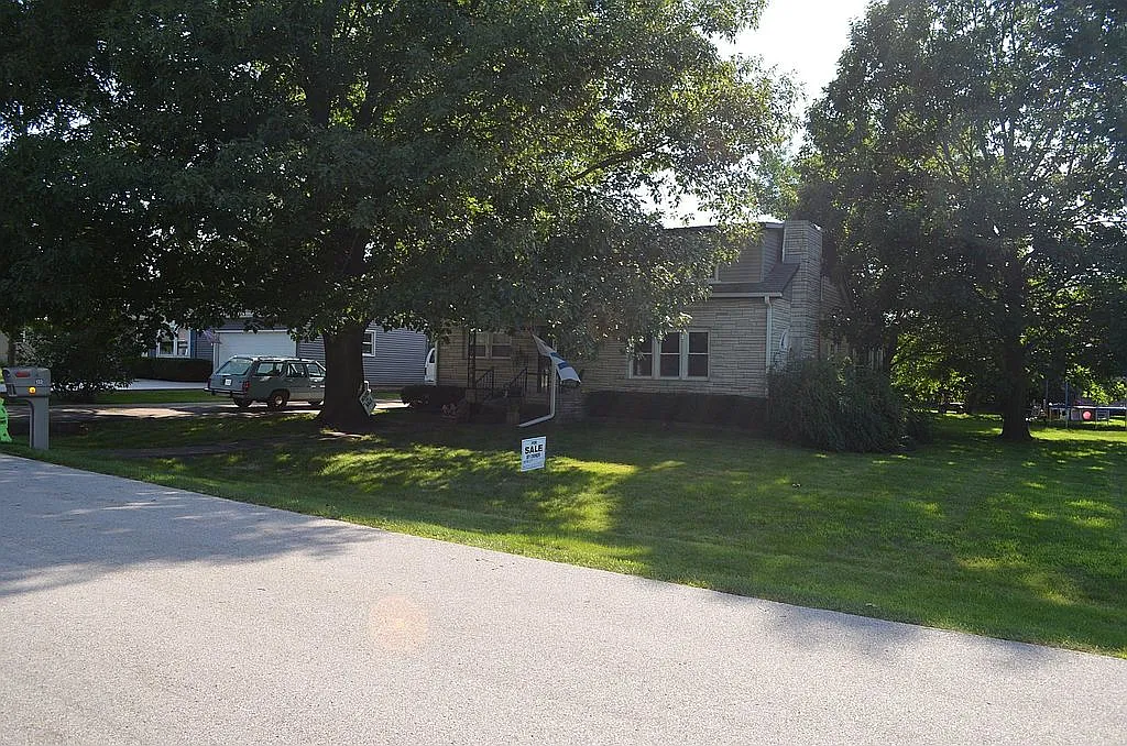 132 E 2nd St photo 1