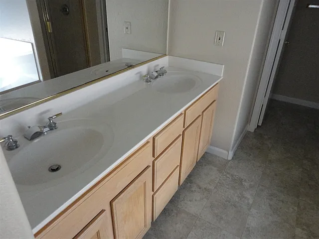10235 W Missouri Ave — Photo 6
