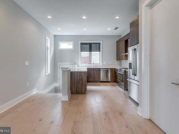 4th image of 740 S Chris Columbus Blvd Unit 32
