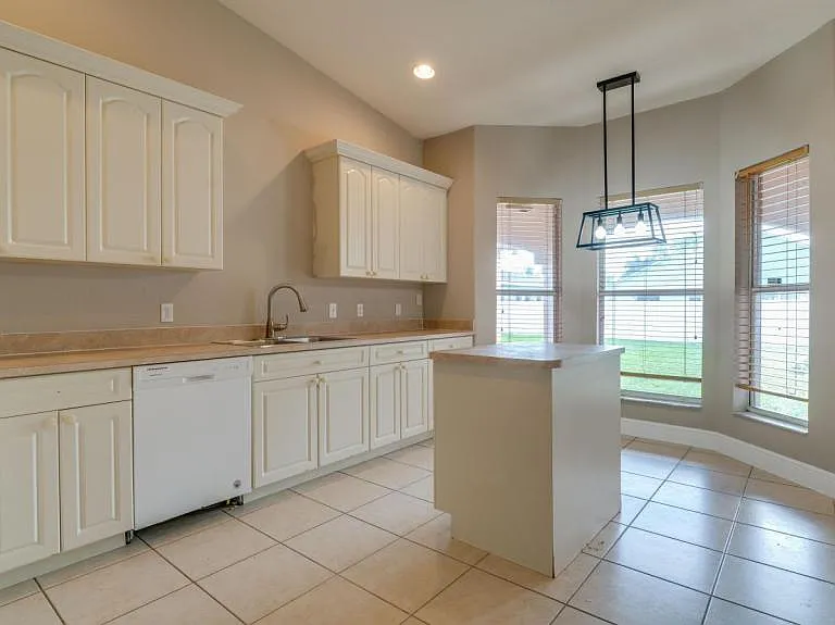 4539 SW 6th Pl — Photo 10