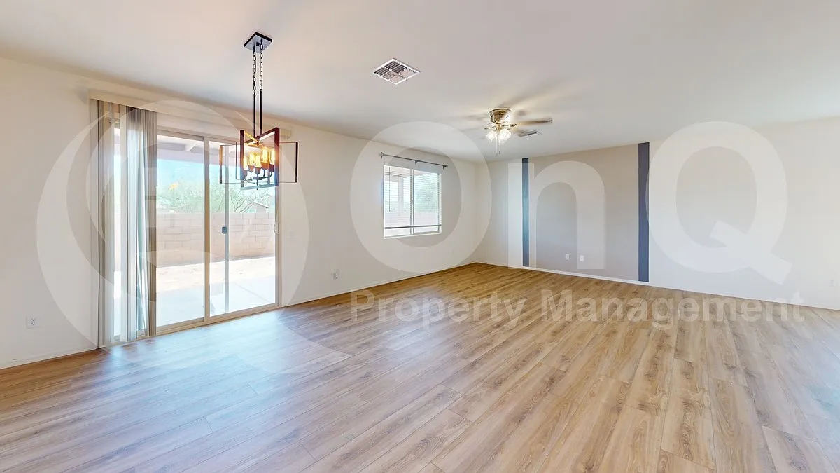 3 bed, 2.0 bath, 2013 sqft, $2,099 — Photo 4