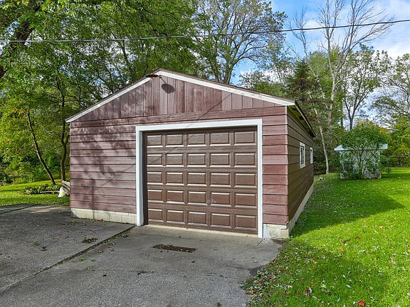 4th image of 813 Aylworth Ave