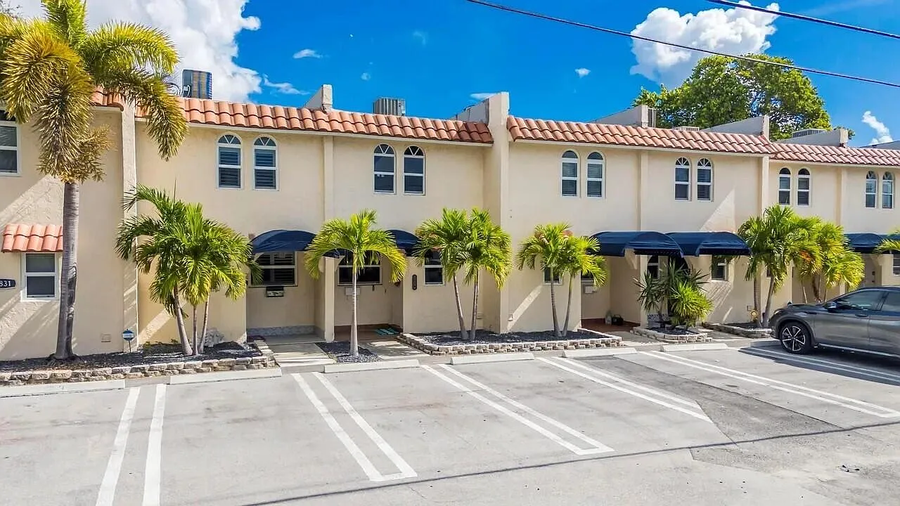 2 bed, 2.5 bath, 1222 sqft, $3,700 — Photo 3