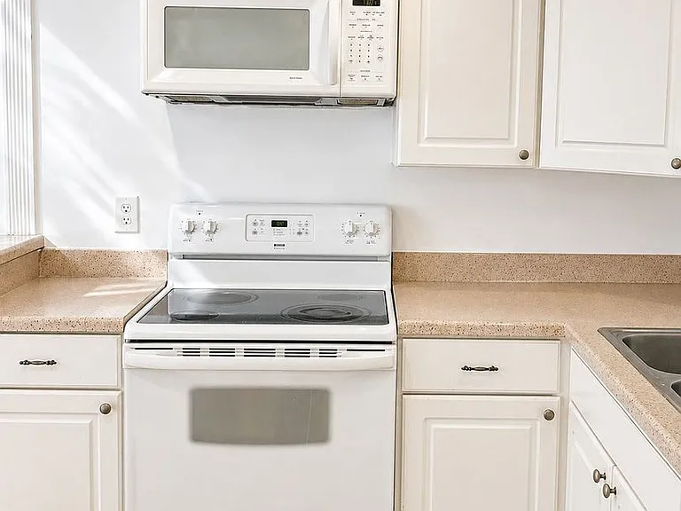 5820 N Church Ave #112 — Photo 4