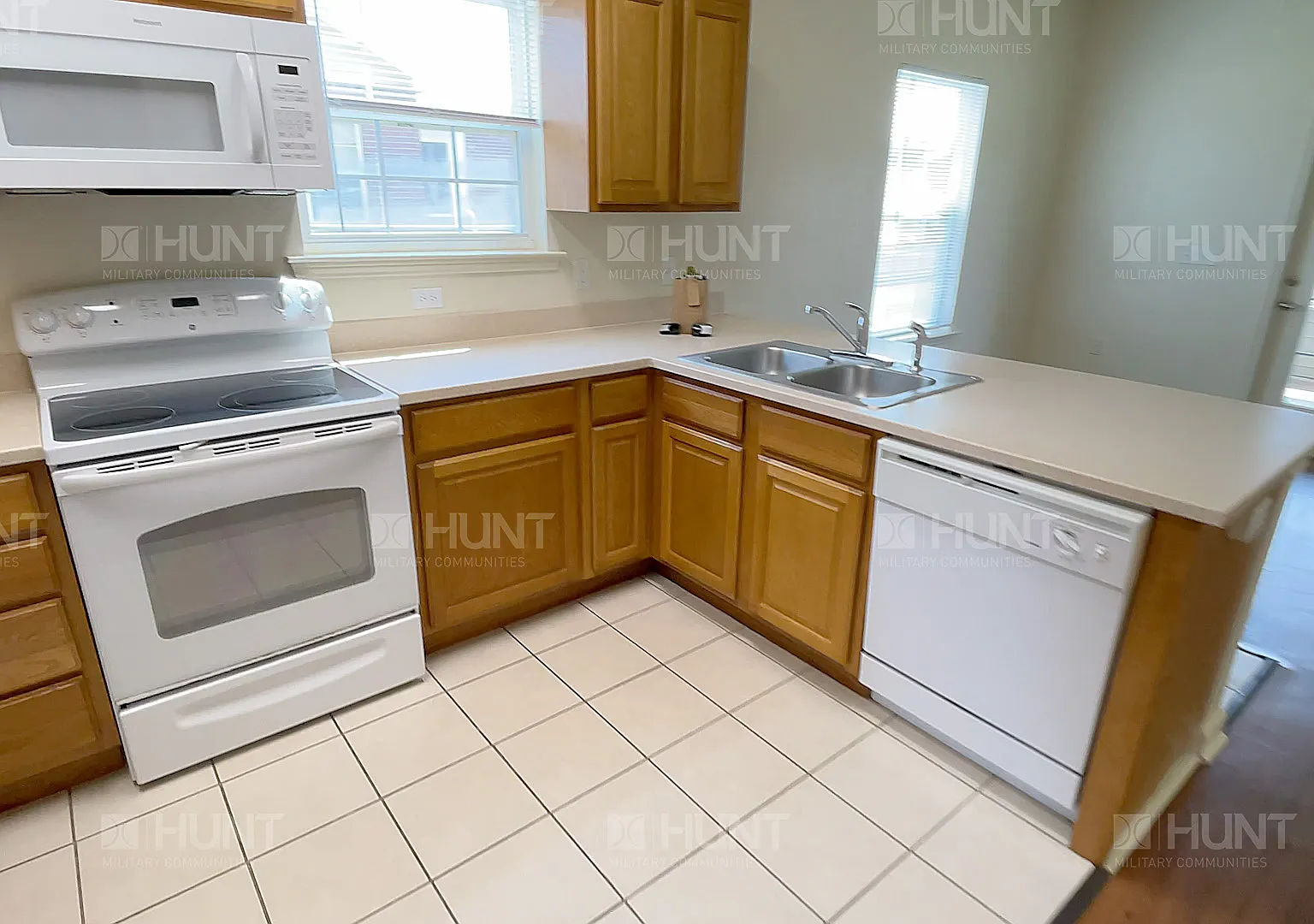 3 bed, 2.5 bath, 1724 sqft, $2,004 — Photo 4