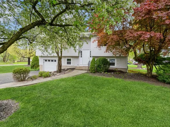 1 Woodlake Drive, Thiells, NY 10984