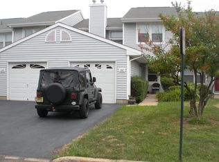 52 Upperbrook Ct, Parlin, NJ 08859