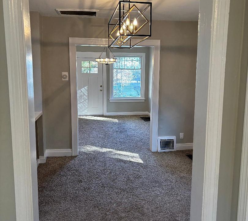 1st image of 803 S 2nd St