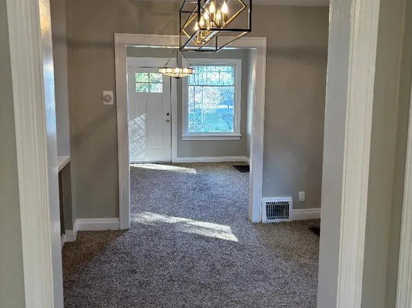 803 S 2nd St, St Charles, IL 60174