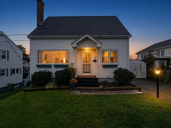35 Arvida Ave, Halifax, NS B3R 1K7