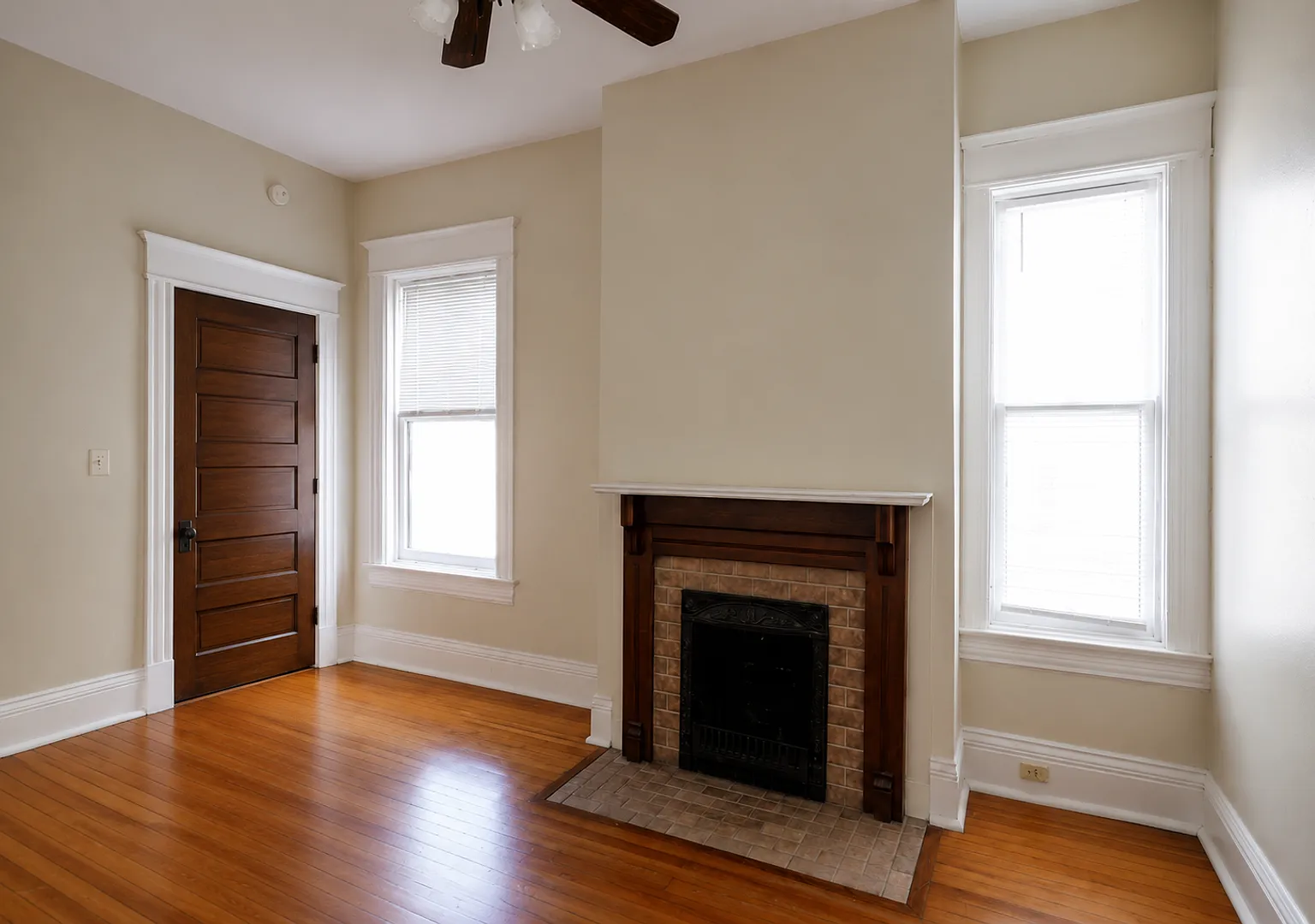 2063 Sherwood Ave — Photo 4