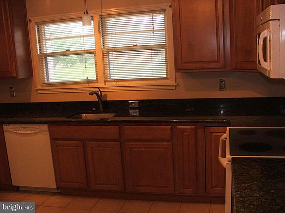5th image of 6613 Hackberry St