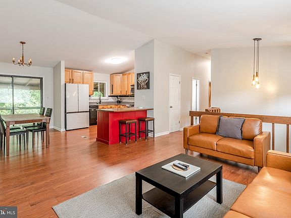 3rd image of 634 Teton Ct
