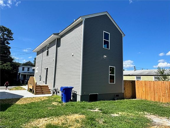 4th image of 1136 35th St
