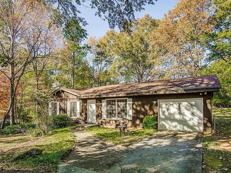 150 Arthur Cir — Photo 3