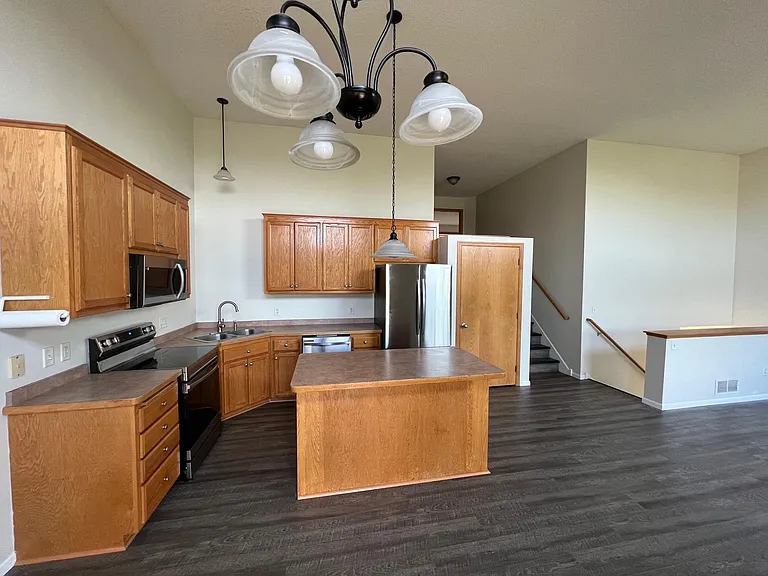 1001 Drew Dr — Photo 8