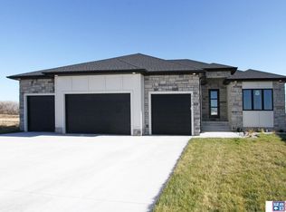 3475 Tree Line Dr, Lincoln, NE 68516