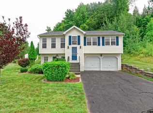 32 Cobblestone Ln, Troy, NY 12180