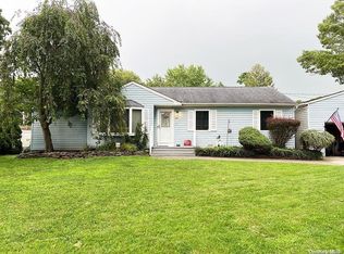25 Evelyn Ln, Centereach, NY 11720