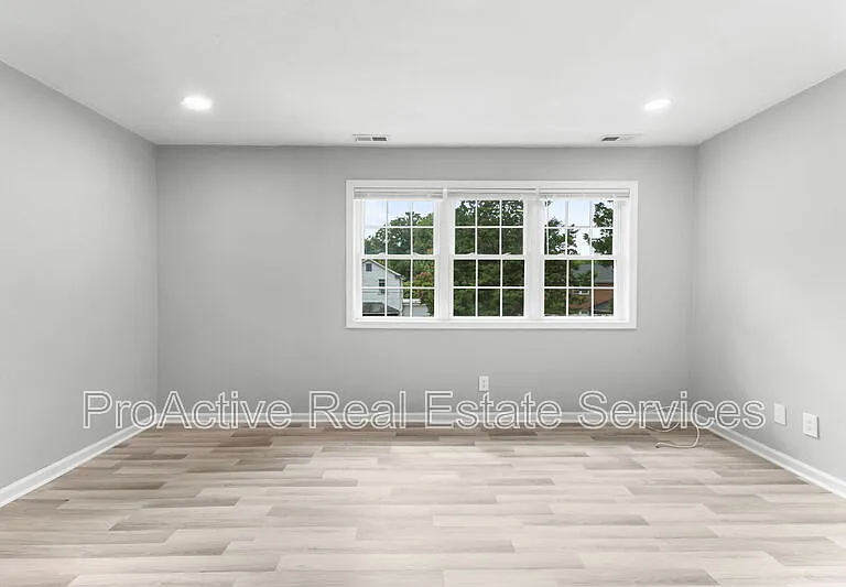 1415 Commerce Ave #1 — Photo 7