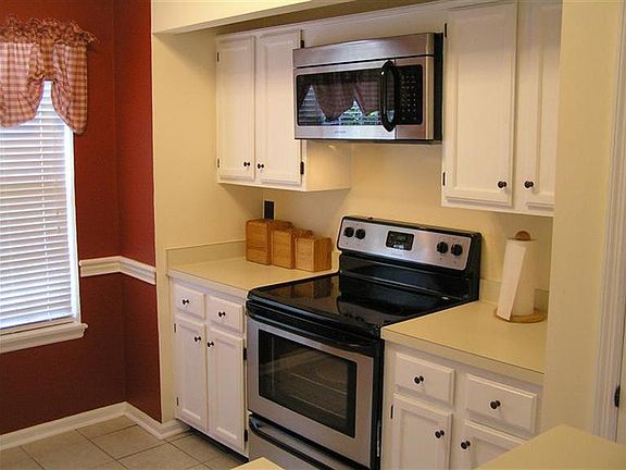 5th image of 400 Chelsea Woods Dr