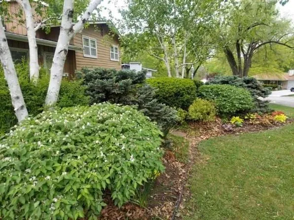 2101 NE 62nd St, Kansas City, MO 64118