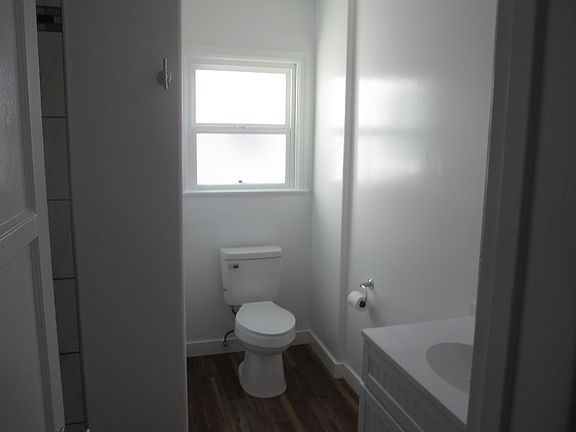 5th image of 633 S Dunsmuir Ave APT 11