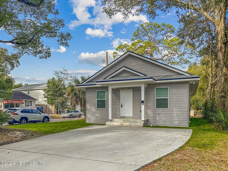 2220 Flesher Ave — Photo 2