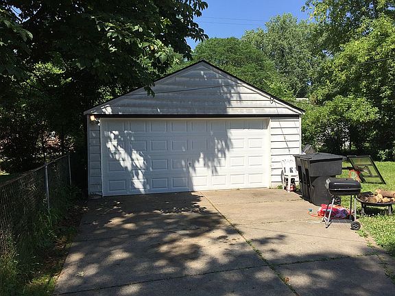 Detached 2-car garage