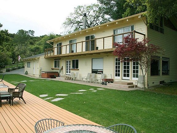 3rd image of 2975 Holiday Ct