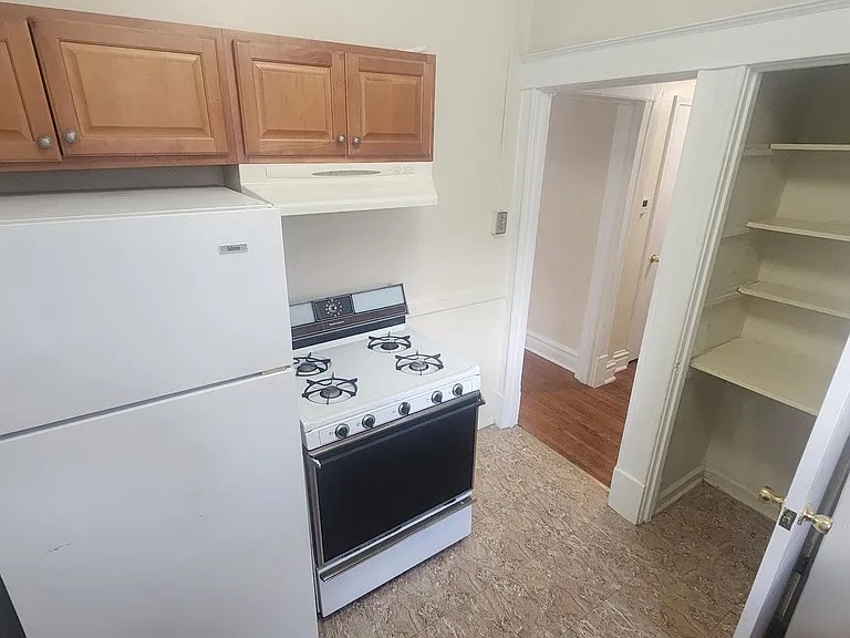 921 De Mun Ave #2S — Photo 5