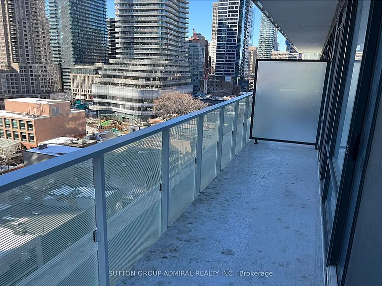 501 Yonge St #812 — Photo 8