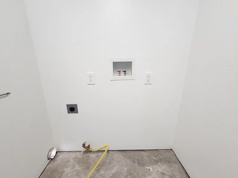 1112-1118 Sun Rd — Photo 14