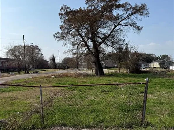 1800 Alabo St, New Orleans, LA 70117