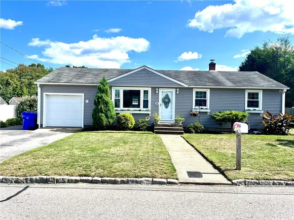 10 Bryant Pl, West Warwick, RI 02893