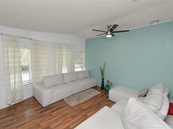 5th image of 431 Oak Rdg W