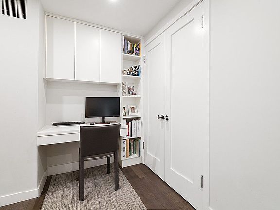 4th image of 301 E 69th St #4MN