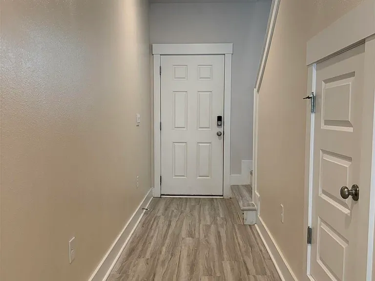 9469 Nature Creek Ln — Photo 2