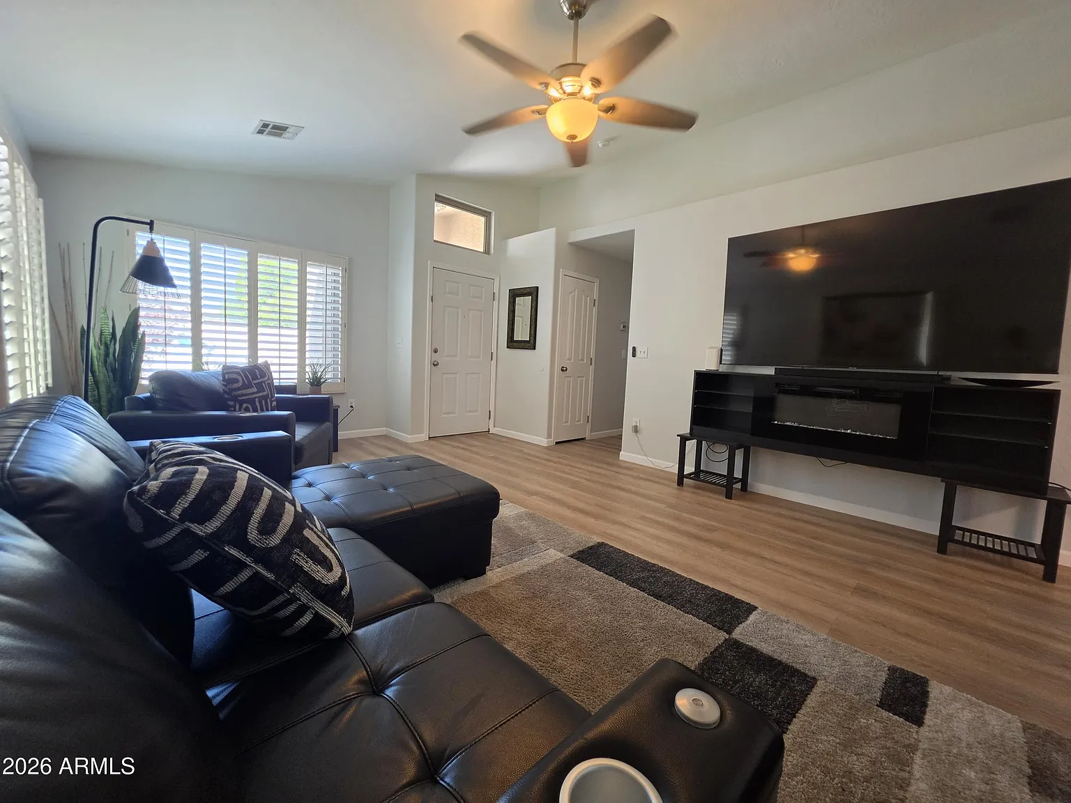 3 bed, 2.0 bath, 1251 sqft, $2,500 — Photo 4