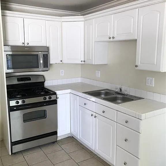 1063 N Pershing Ave — Photo 2