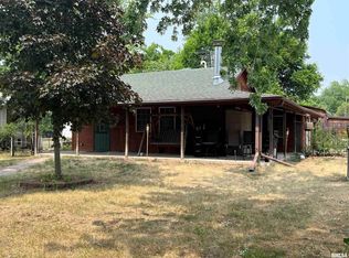 509 5th St, New Boston, IL 61272