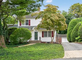 432 W Main St, Huntington, NY 11743