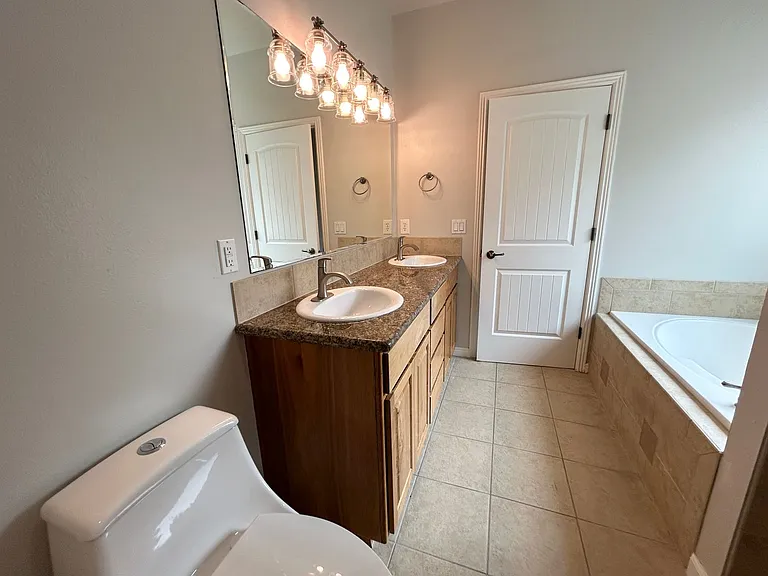 562 N Paddington Pl — Photo 20