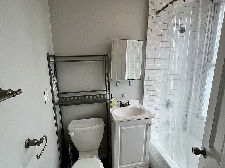 139 Chelsea St #2B — Photo 9