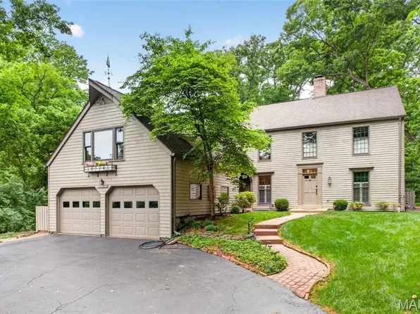 13595 Featherstone Dr, Saint Louis, MO 63131